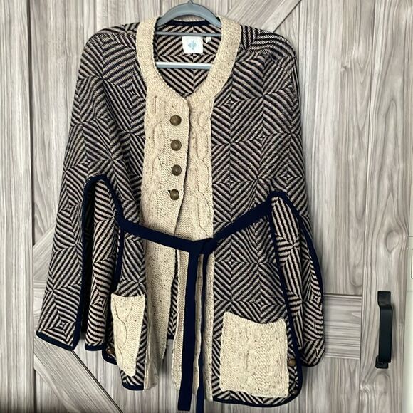 Moth cable knit cape - Picture 4 of 7